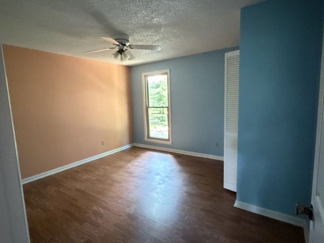 1045 Highland Dr, Dickson, TN 37055