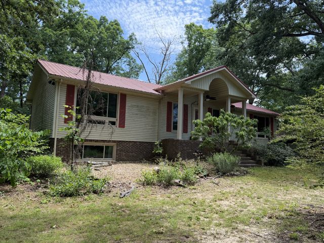 1045 Highland Dr, Dickson, TN 37055