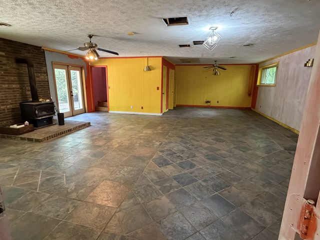 1045 Highland Dr, Dickson, TN 37055