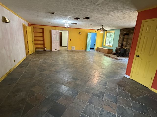 1045 Highland Dr, Dickson, TN 37055