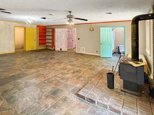 1045 Highland Dr, Dickson, TN 37055