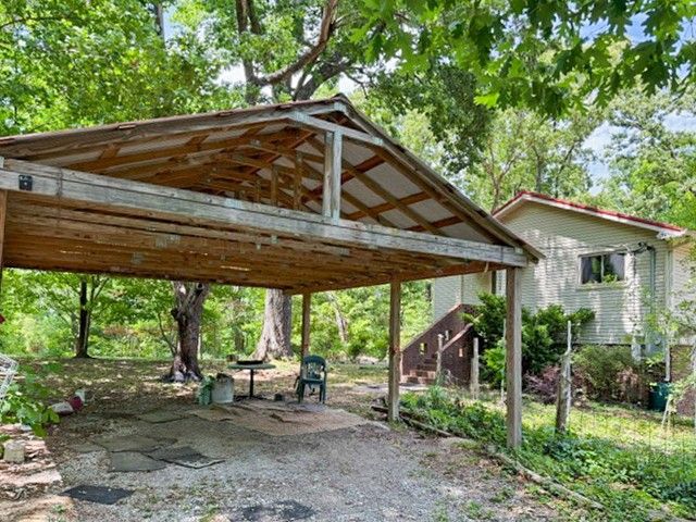 1045 Highland Dr, Dickson, TN 37055