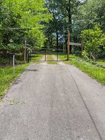 1045 Highland Dr, Dickson, TN 37055