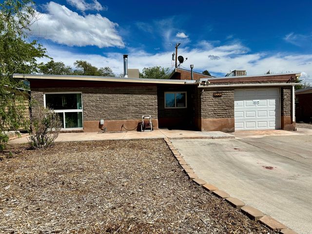 1220 Morris Street NE, Albuquerque, NM 87112