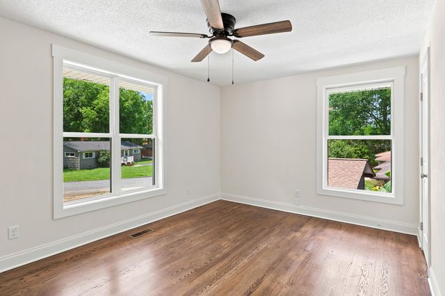 842 Brookfield Avenue, Chattanooga, TN 37412