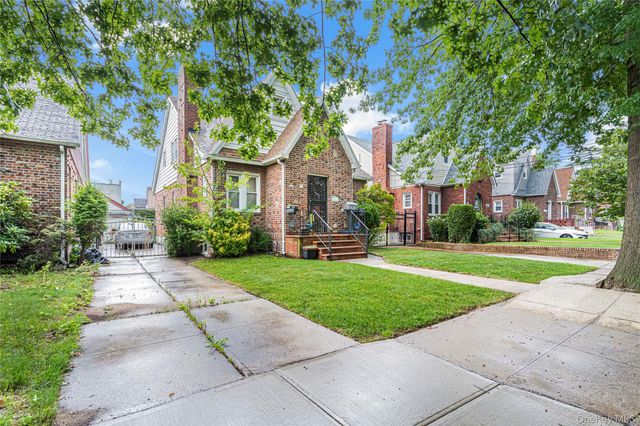 205-13 114th Drive, Saint Albans, NY 11412