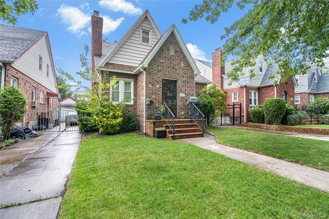 205-13 114th Drive, Saint Albans, NY 11412
