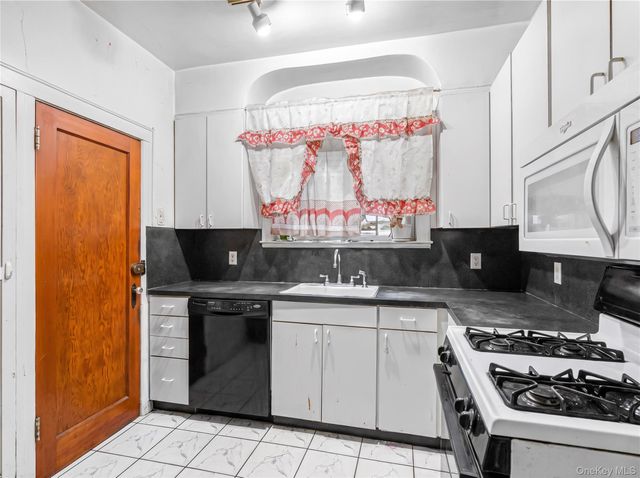 205-13 114th Drive, Saint Albans, NY 11412