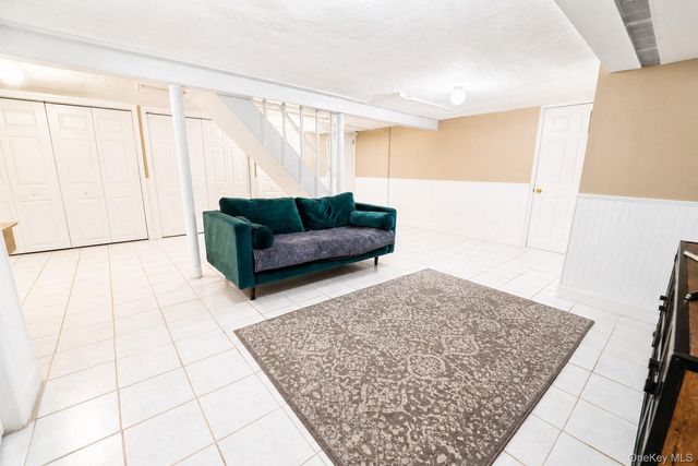 8 Seneca Avenue, White Plains, NY 10603