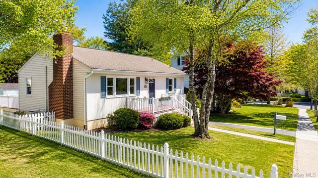 8 Seneca Avenue, White Plains, NY 10603