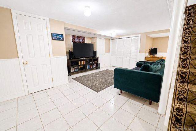 8 Seneca Avenue, White Plains, NY 10603