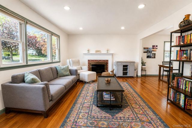 8 Seneca Avenue, White Plains, NY 10603