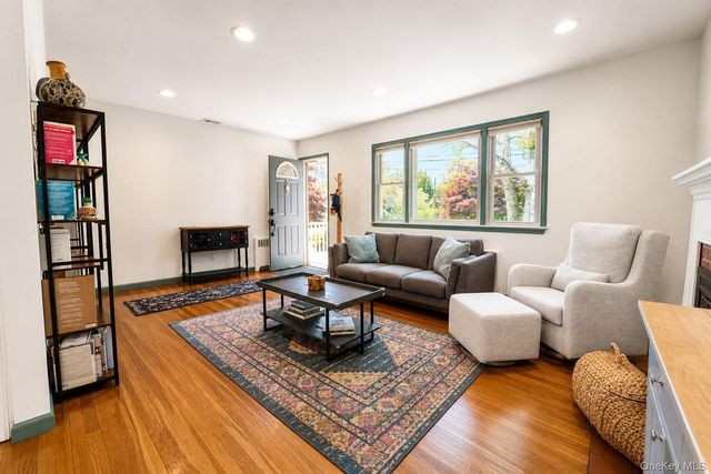 8 Seneca Avenue, White Plains, NY 10603