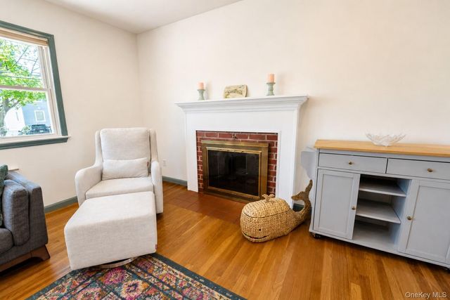 8 Seneca Avenue, White Plains, NY 10603