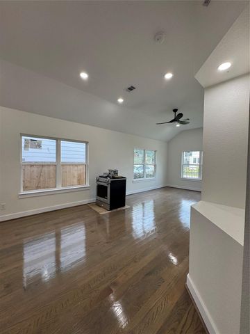 923 Adele Street, Houston, TX 77009