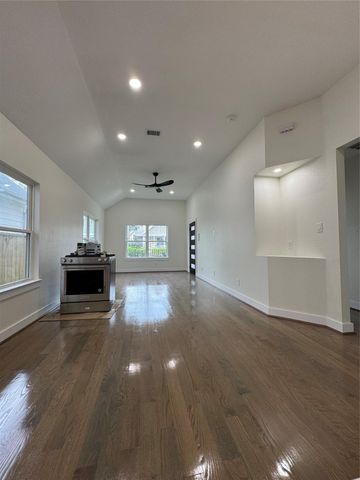 923 Adele Street, Houston, TX 77009