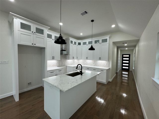 923 Adele Street, Houston, TX 77009