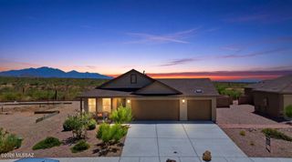 8886 E Moontear Way, Vail, AZ 85641