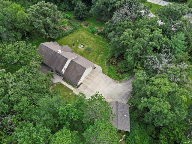 W361S4901 Wildflower COURT, Dousman, WI 53118