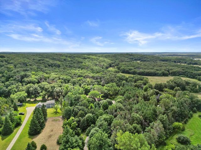W361S4901 Wildflower COURT, Dousman, WI 53118