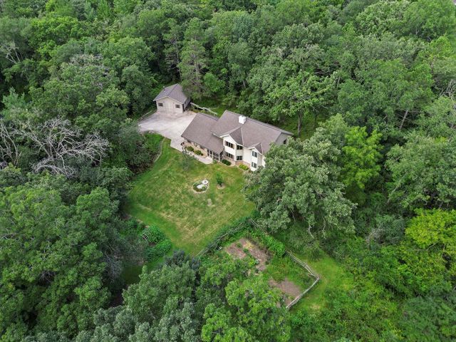 W361S4901 Wildflower COURT, Dousman, WI 53118