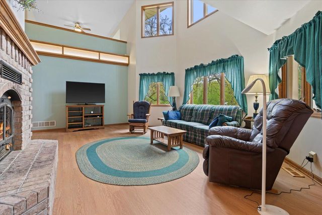 W361S4901 Wildflower COURT, Dousman, WI 53118