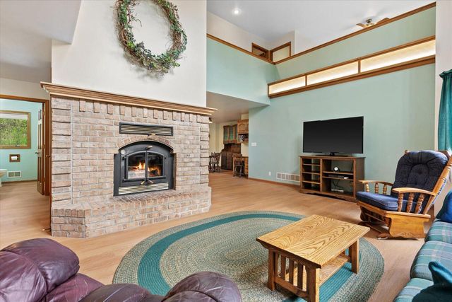 W361S4901 Wildflower COURT, Dousman, WI 53118