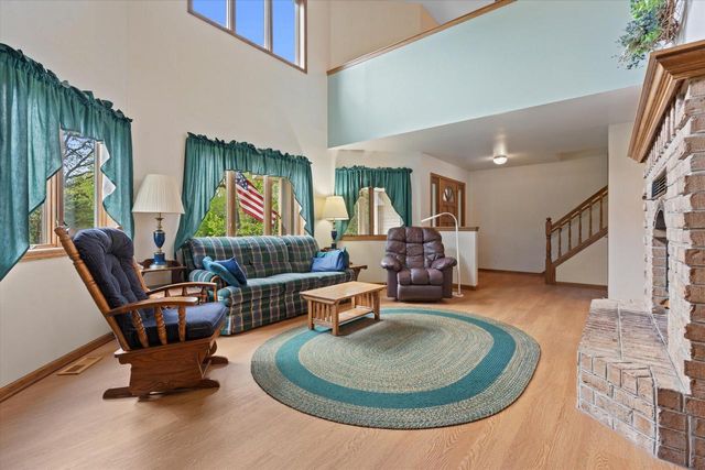 W361S4901 Wildflower COURT, Dousman, WI 53118