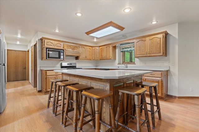 W361S4901 Wildflower COURT, Dousman, WI 53118