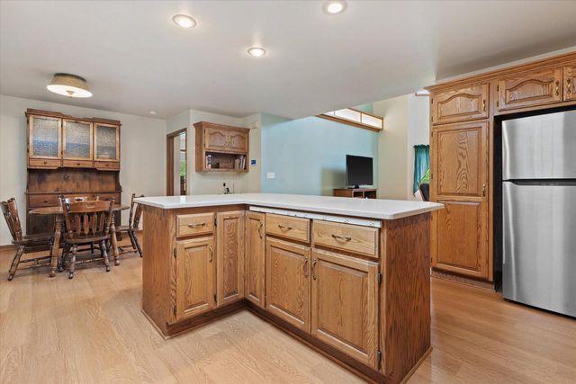 W361S4901 Wildflower COURT, Dousman, WI 53118