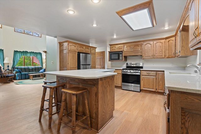 W361S4901 Wildflower COURT, Dousman, WI 53118