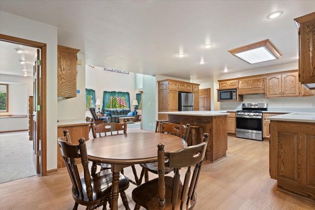 W361S4901 Wildflower COURT, Dousman, WI 53118