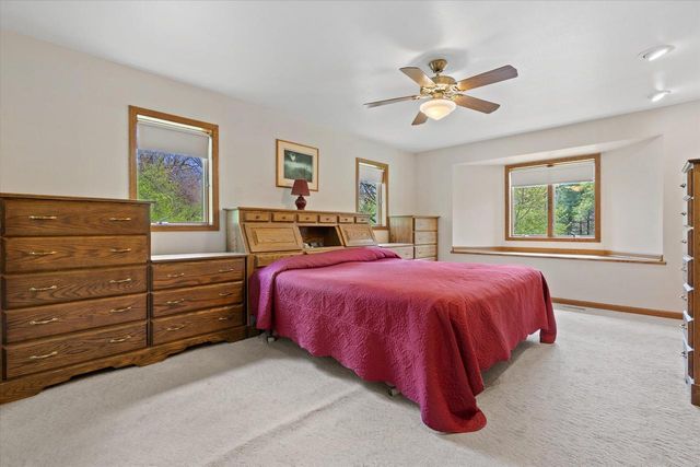 W361S4901 Wildflower COURT, Dousman, WI 53118