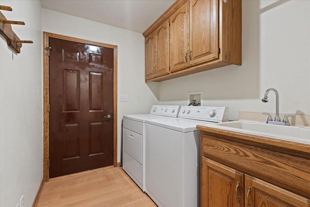 W361S4901 Wildflower COURT, Dousman, WI 53118