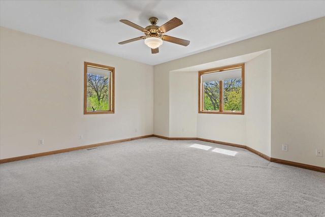 W361S4901 Wildflower COURT, Dousman, WI 53118