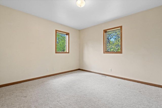 W361S4901 Wildflower COURT, Dousman, WI 53118