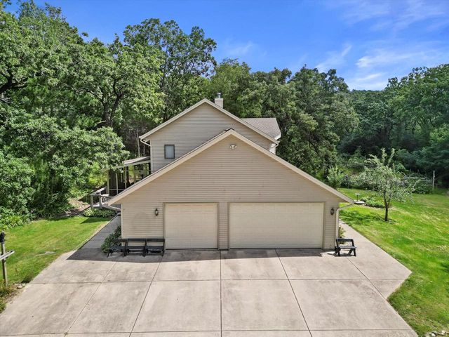 W361S4901 Wildflower COURT, Dousman, WI 53118