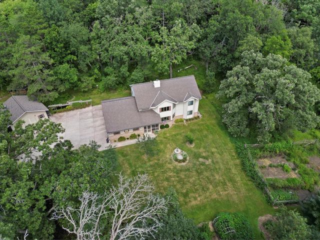 W361S4901 Wildflower COURT, Dousman, WI 53118