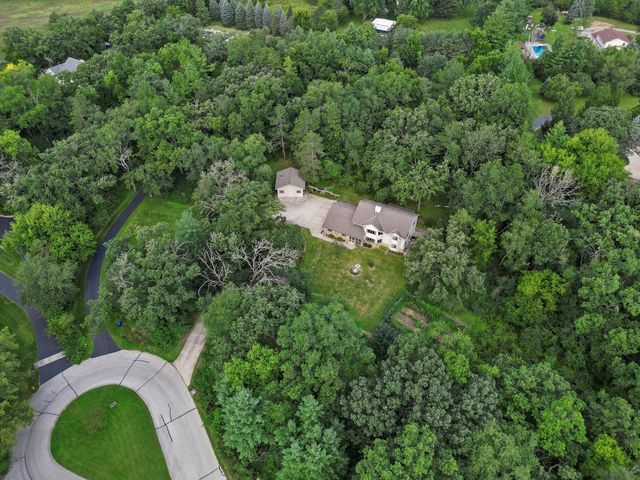 W361S4901 Wildflower COURT, Dousman, WI 53118