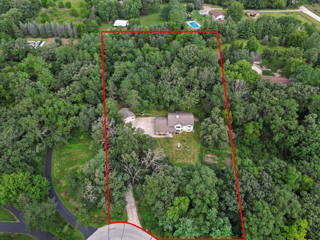 W361S4901 Wildflower COURT, Dousman, WI 53118