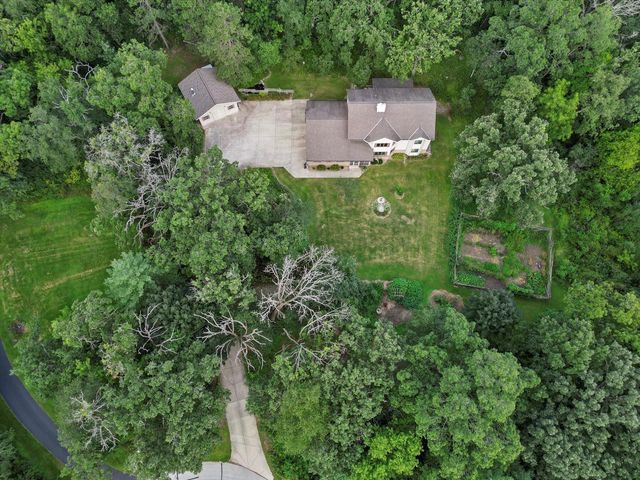 W361S4901 Wildflower COURT, Dousman, WI 53118