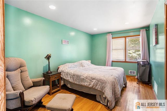 88 Tall Oaks Drive, East Brunswick, NJ 08816