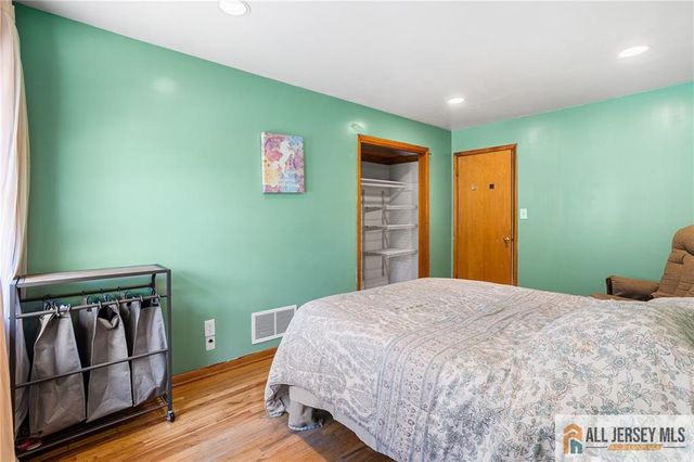 88 Tall Oaks Drive, East Brunswick, NJ 08816