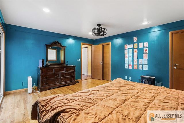 88 Tall Oaks Drive, East Brunswick, NJ 08816