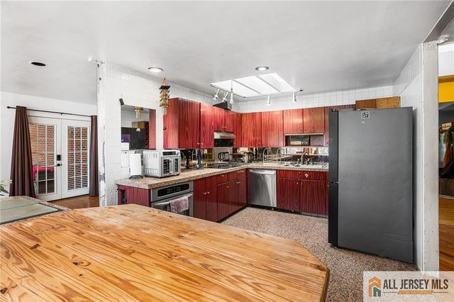 88 Tall Oaks Drive, East Brunswick, NJ 08816