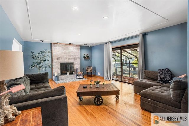 88 Tall Oaks Drive, East Brunswick, NJ 08816