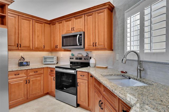 4910 NW 104th Avenue, Coral Springs, FL 33076