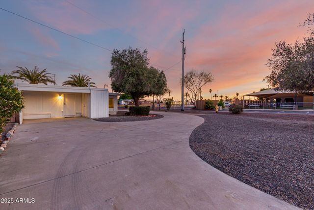 10516 W Peoria Avenue, Sun City, AZ 85351