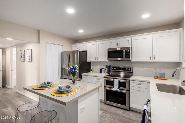 10516 W Peoria Avenue, Sun City, AZ 85351