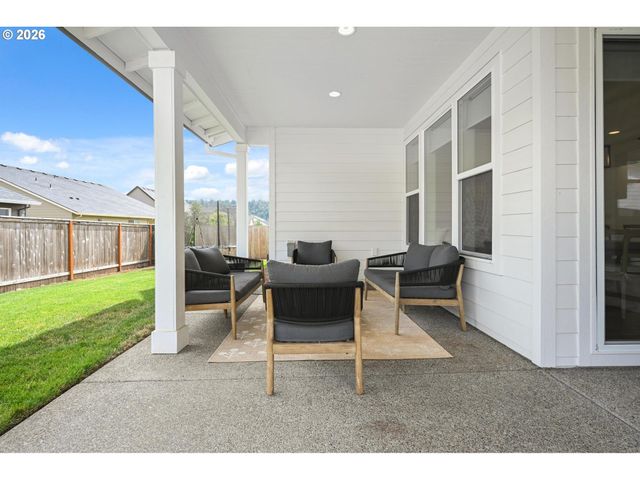 1474 MEADOW Ave, Silverton, OR 97381